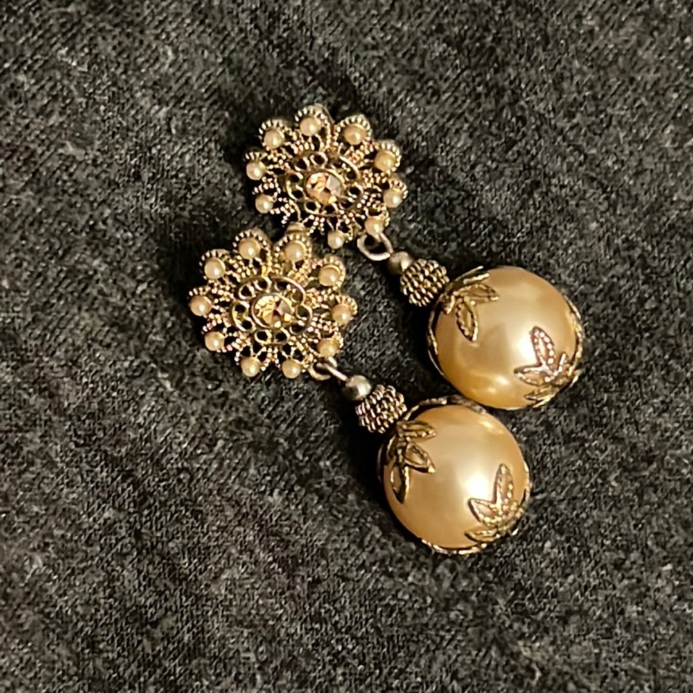 Vintage drop pearls
